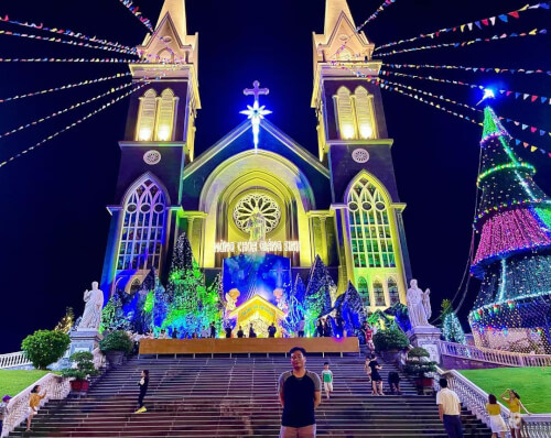 夜のフークオン大聖堂