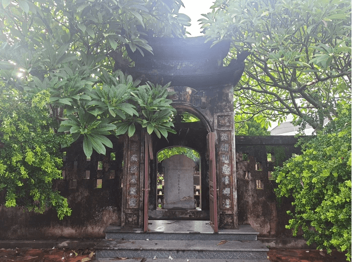 Mộ và nhà thờ Hoàng Kế Viêm