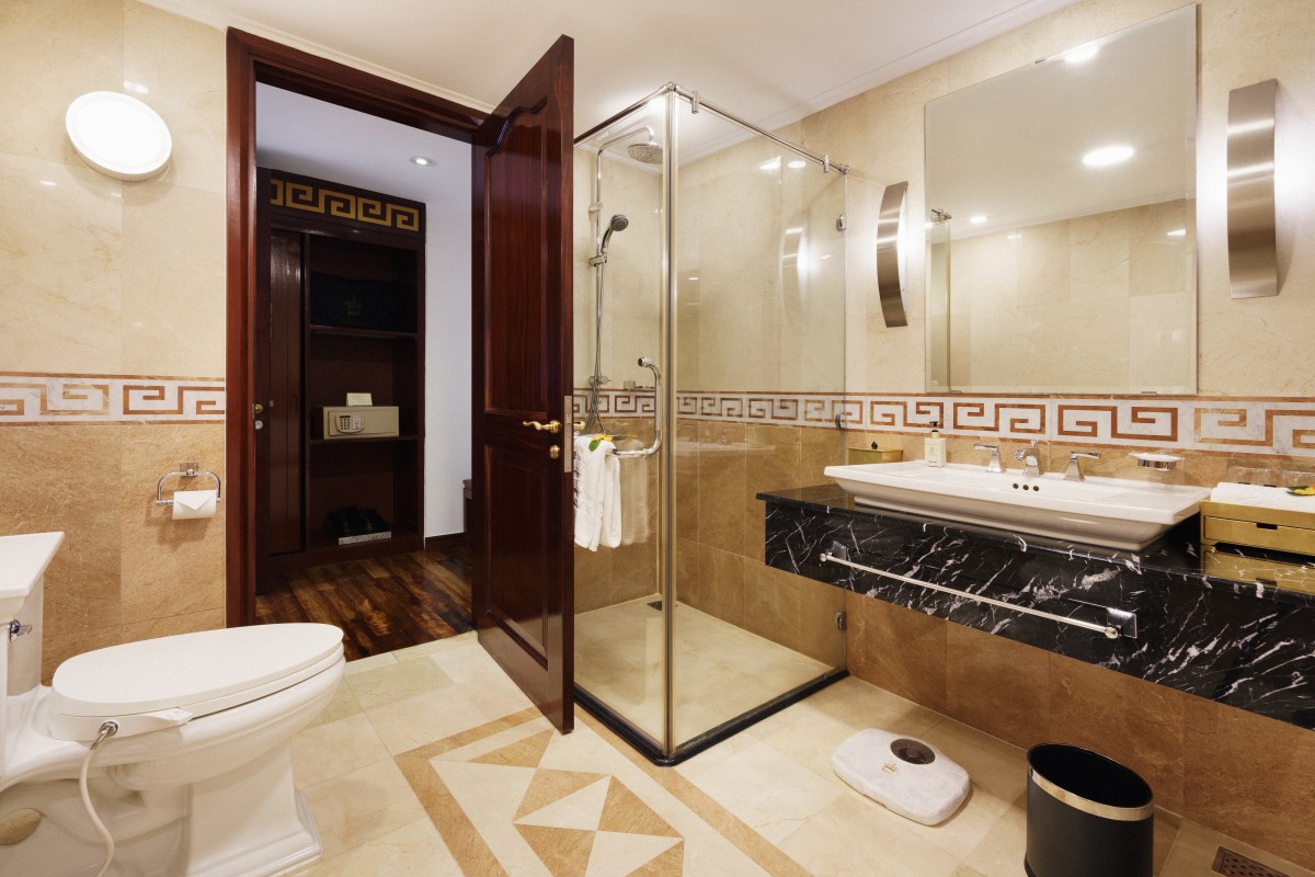 Suite Executive Governor