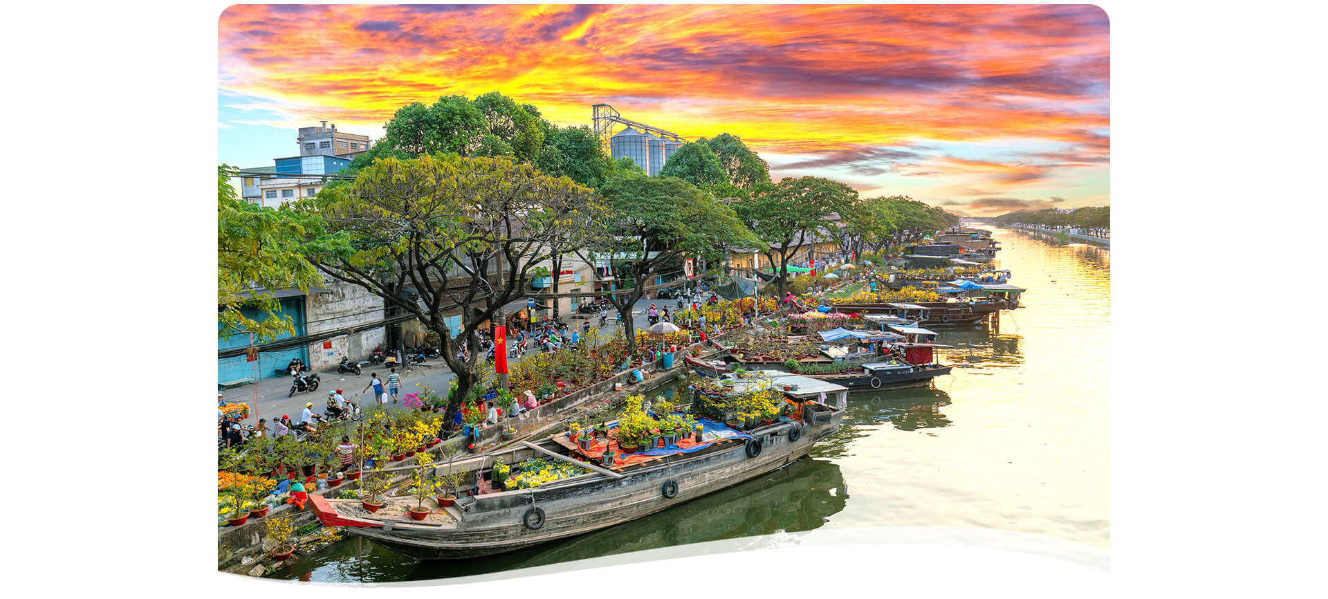 時の流れとともに、ビンドン埠頭は現代のサイゴン都市部の中心にありながら、その独特な伝統文化の美しさを今も残しています。