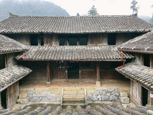 Dinh thự Họ Vương – Biệt thự Vua Mèo