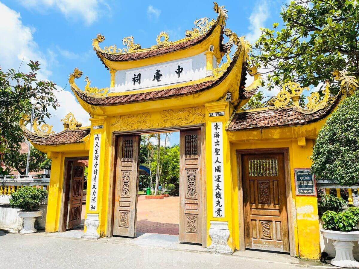 트랑 찐 응웬 빈 키엠(Trang Trinh Nguyen Binh Khiem) 사원