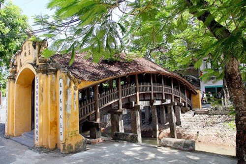 ナムディンにある築500年を超える龍型の瓦橋の古代の美しさ