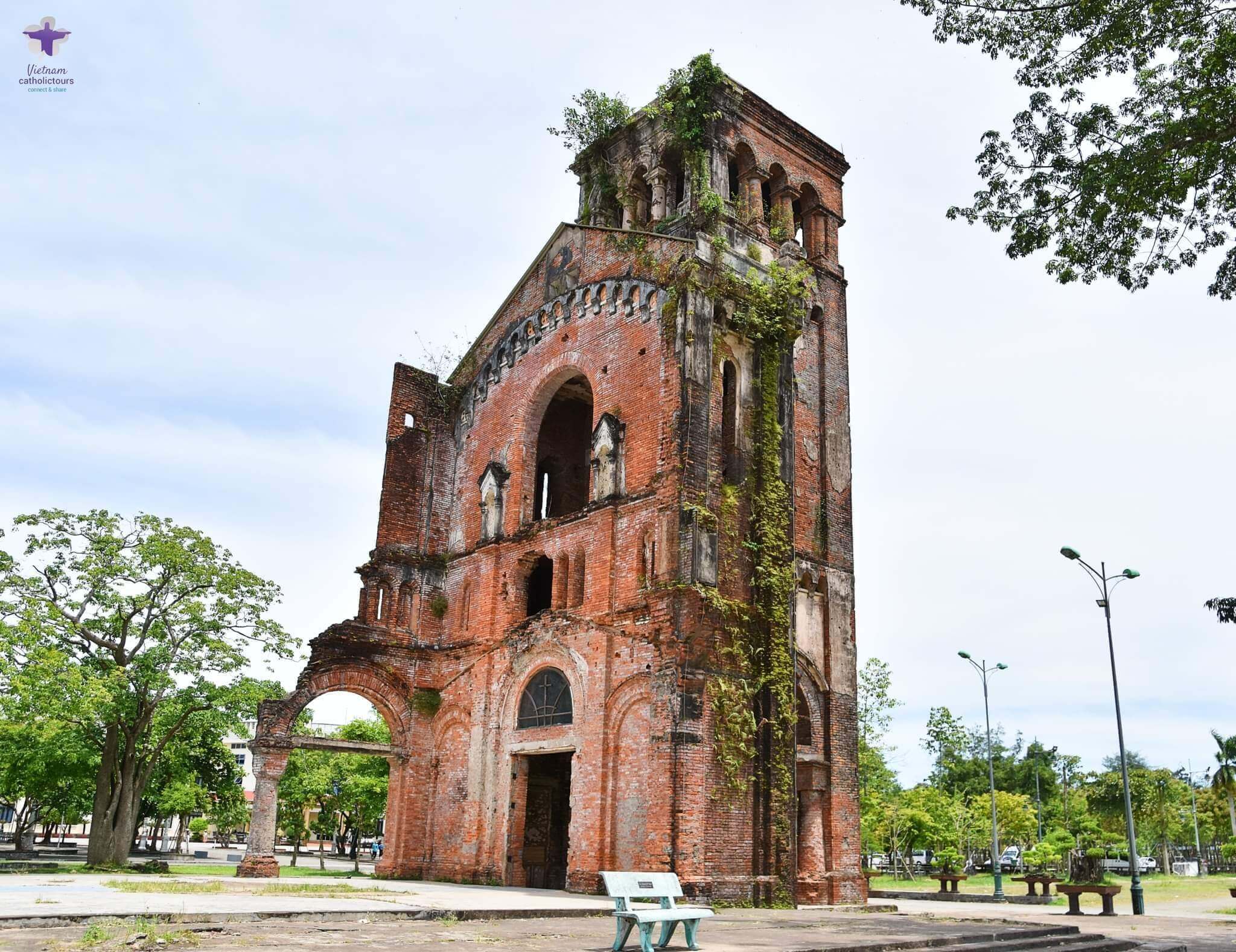 フォンニャ洞窟の神秘的な美しさを探索