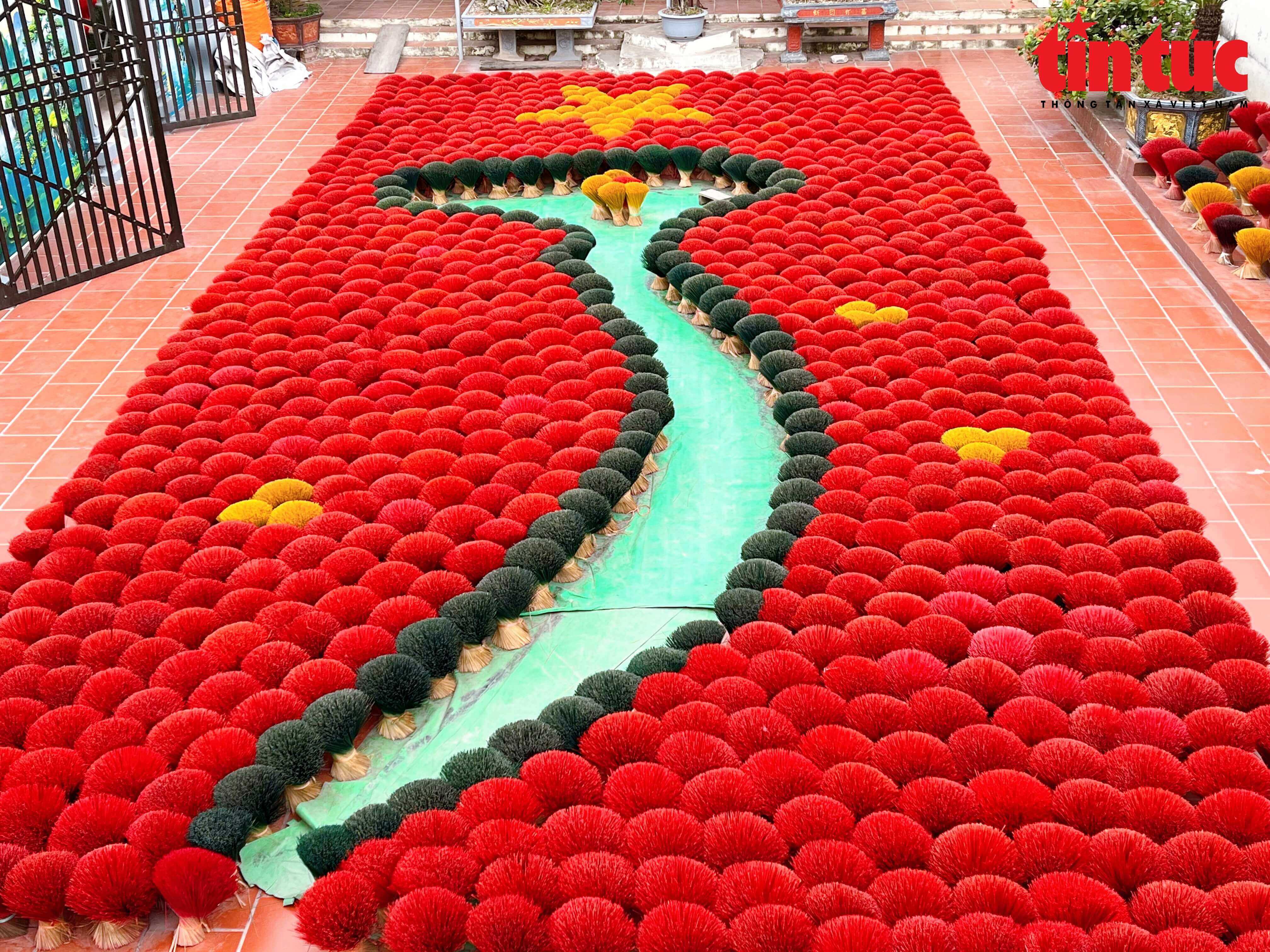 ハノイ中心部にある美しいフエのような香村が観光客を魅了