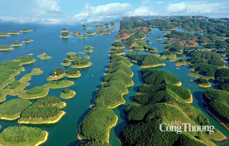 タックバ湖の美しさを発見する