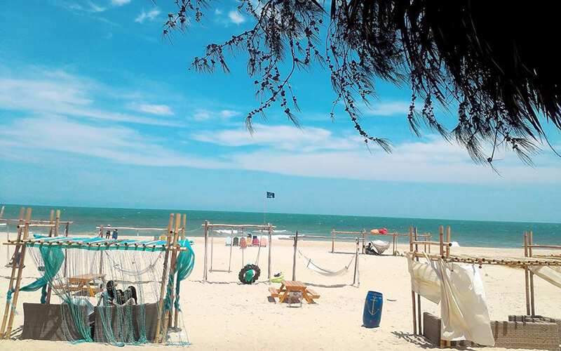 Bãi biển Cam Bình