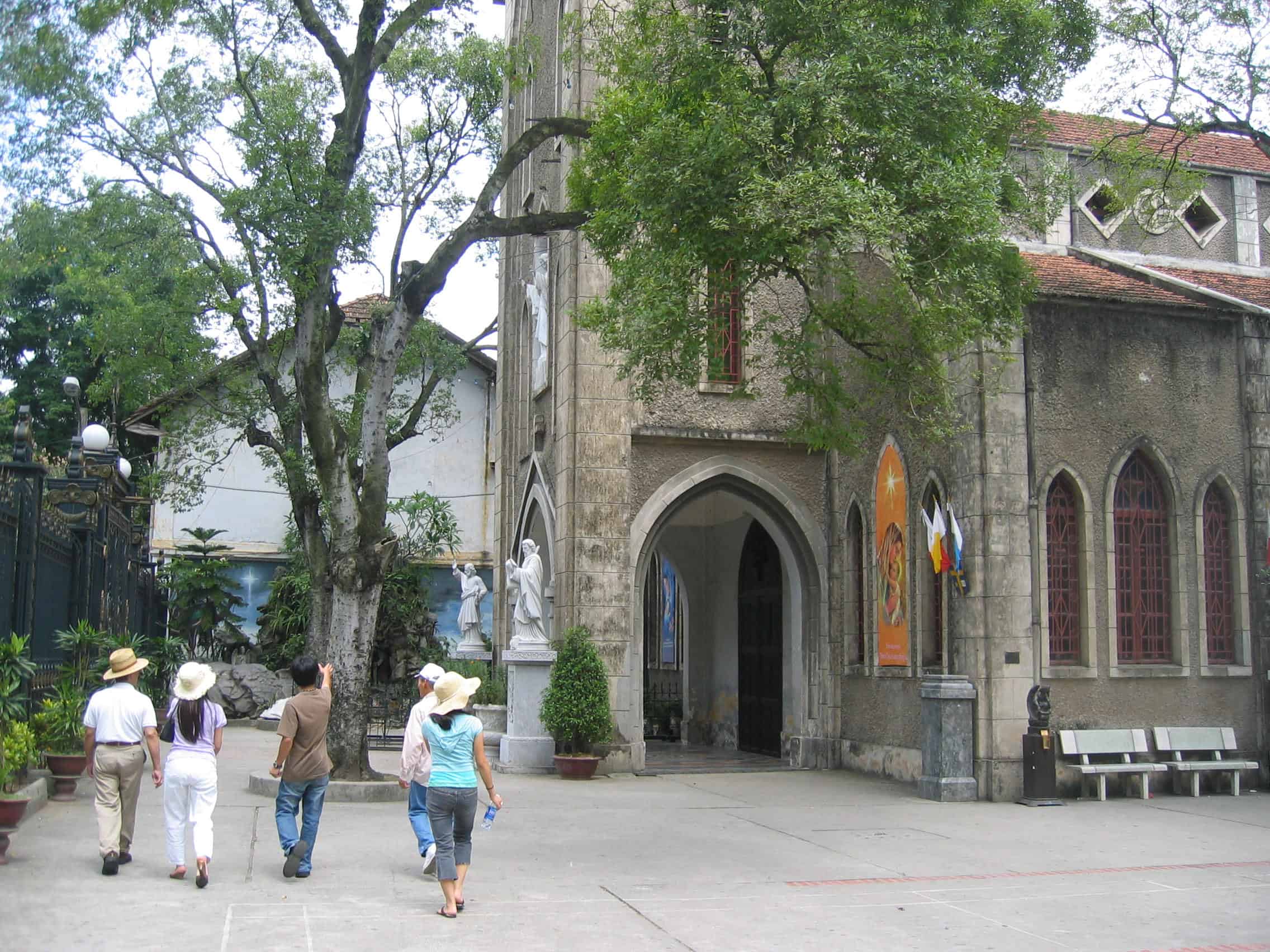 Nhà Thờ Hàm Long