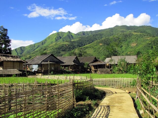 ホン村はライチャウ市内中心部から約20kmのタムズオン地区にあります。