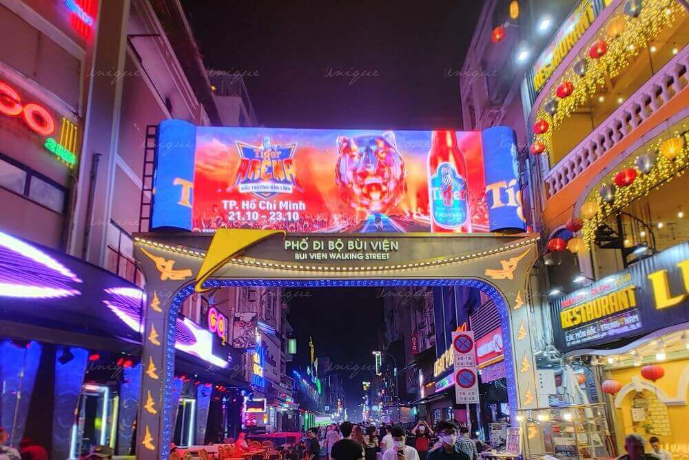 Phố đi bộ Bùi Viện