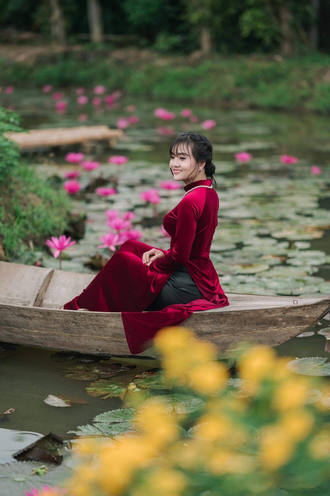 Vườn hoa Mãn Đinh Hồng tạo nên một khung cảnh vô cùng nên thơ, hữu tình dành riêng cho hội đam mê "sống ảo"