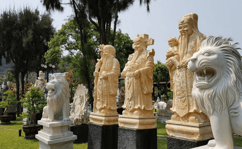 Hàng năm, nơi đây sản xuất được khoảng hơn 80.000 sản phẩm từ đá mỹ nghệ.