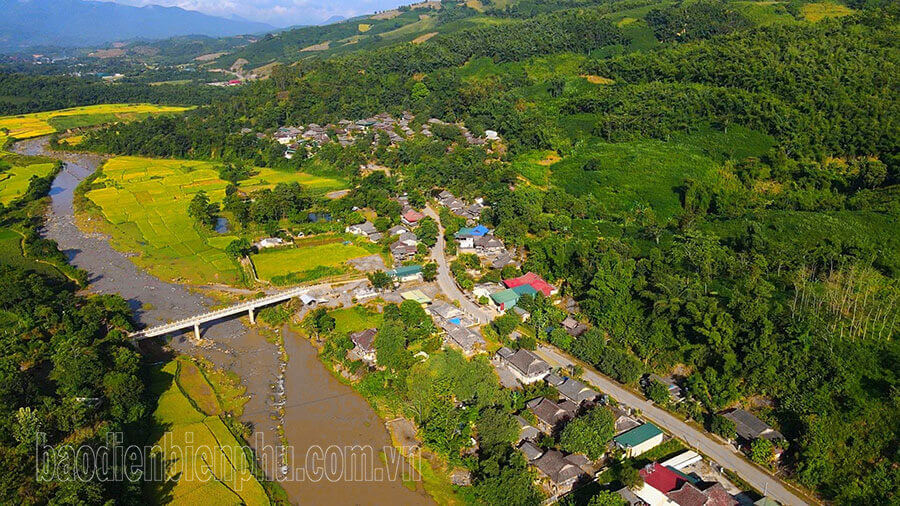 ナムガム川の隣