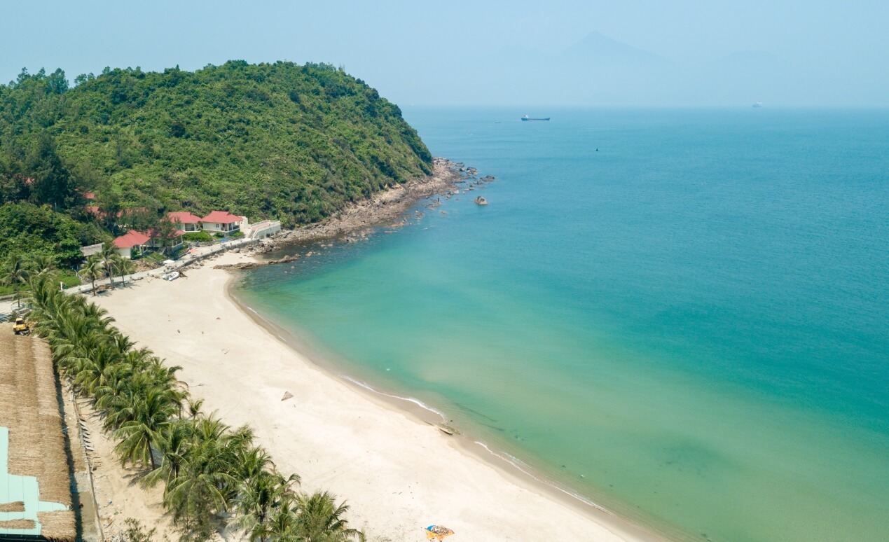 Bãi biển được ví như một dải lụa mềm