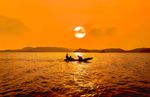 Ke Go Lake의 아름다운 일몰