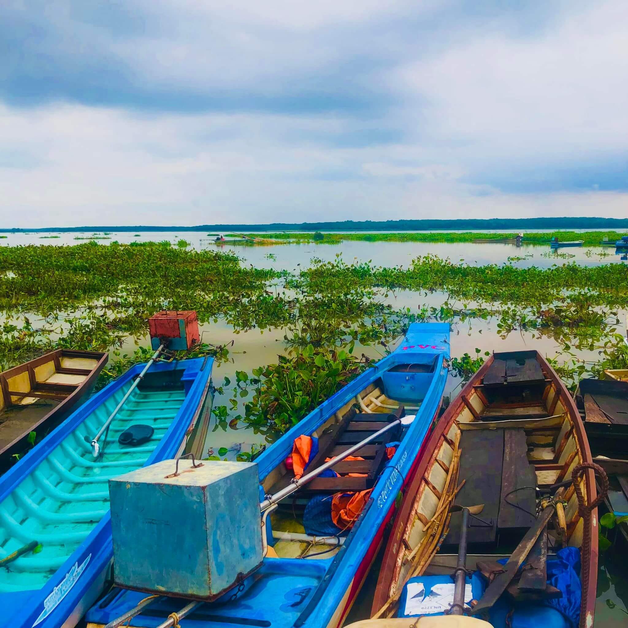Scenic boating, a wonderful experience when visiting Bien Lac Lake.