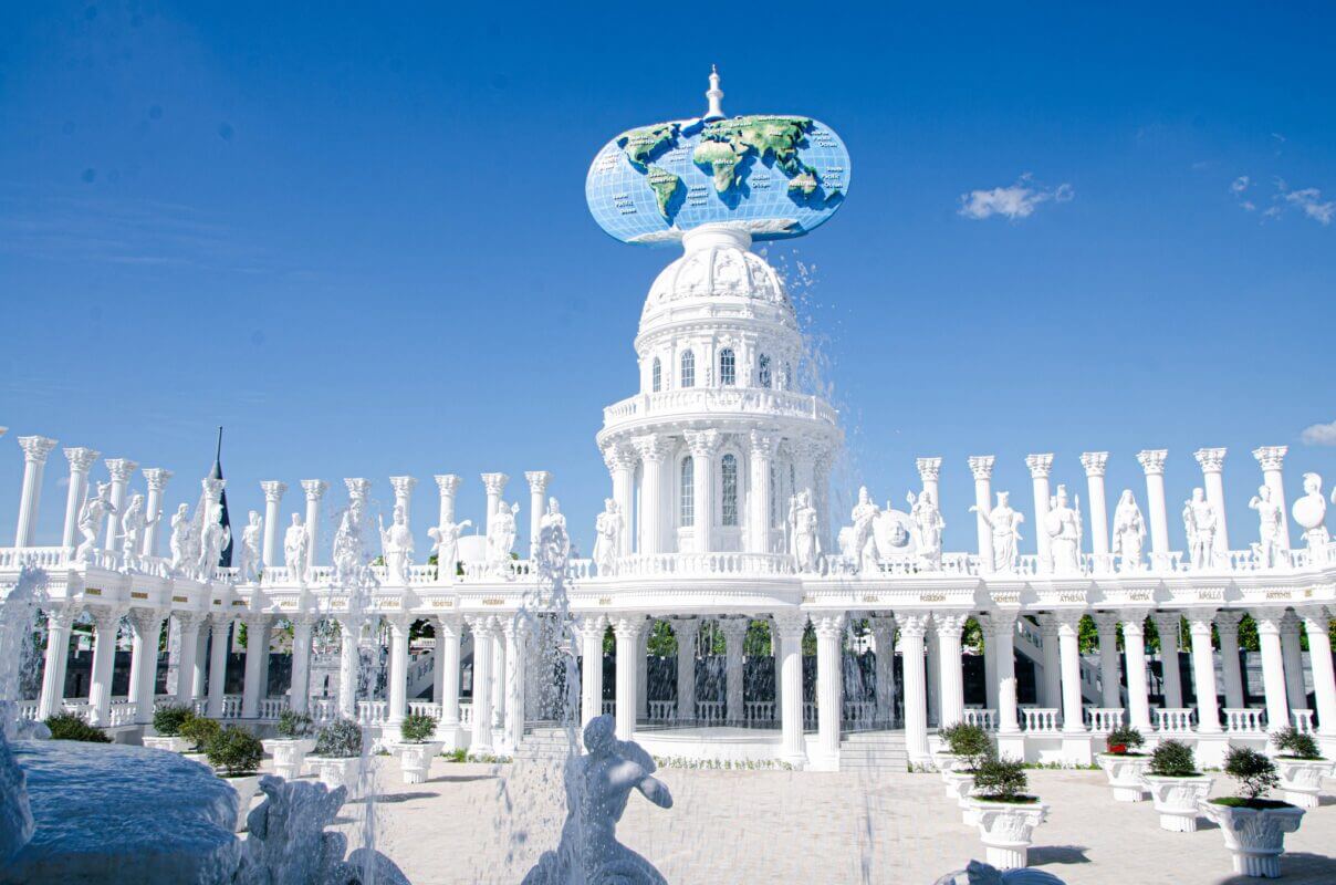 この公園は、ハウザン省チャウタンA地区チャウフータンコミューンの国道1A号線沿いにあるボー・チュオン・トアン大学のキャンパス内にあります。