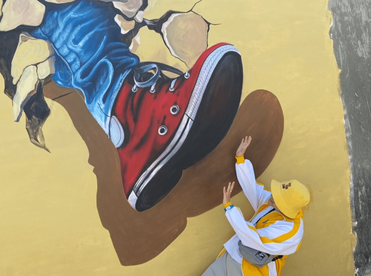 Làng bích họa Hòn Thiên