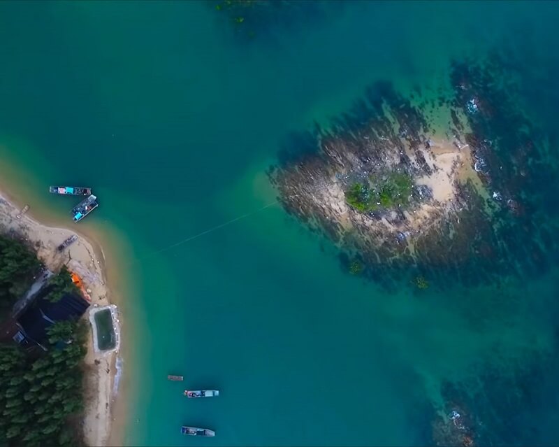 Thiên Nhiên Hoang Sơ Và Làng Chài Truyền Thống Tại Đảo Cái Chiên