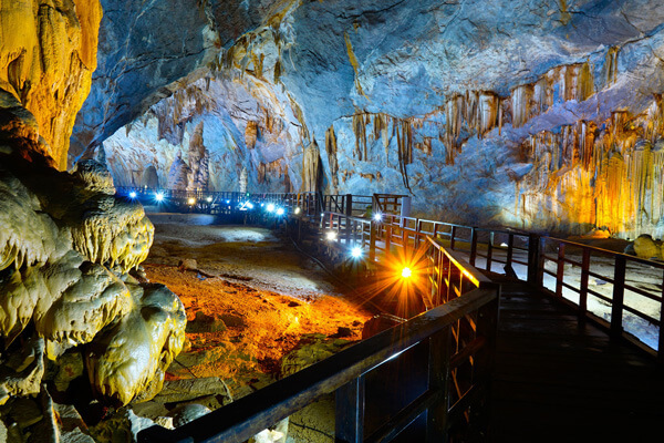 Explore Thien Duong cave