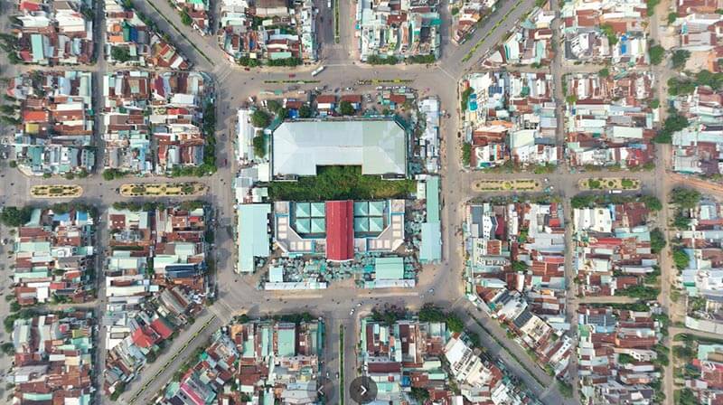 文化豊かな賑やかな取引場所、ロンホアタイニン市場