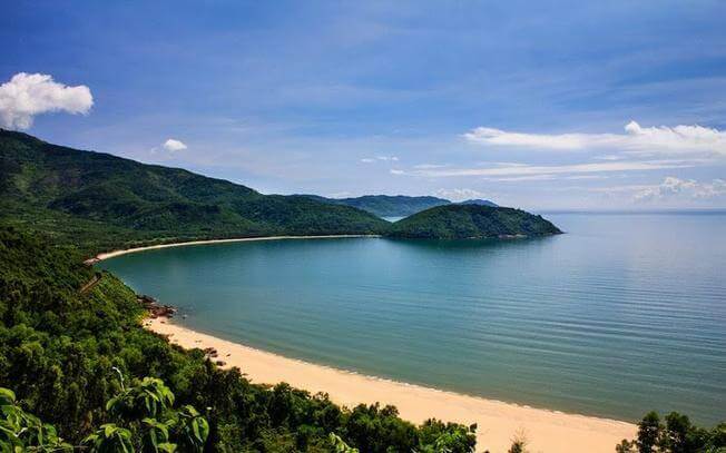 世界で最も美しい海岸沿いの峠に隣接する自然のままのナムチョン湾