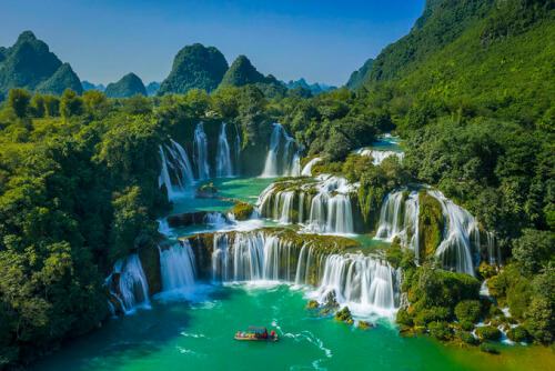 Ban Gioc Waterfall - Cao Bang の山の真ん中にある雄大な美しさ