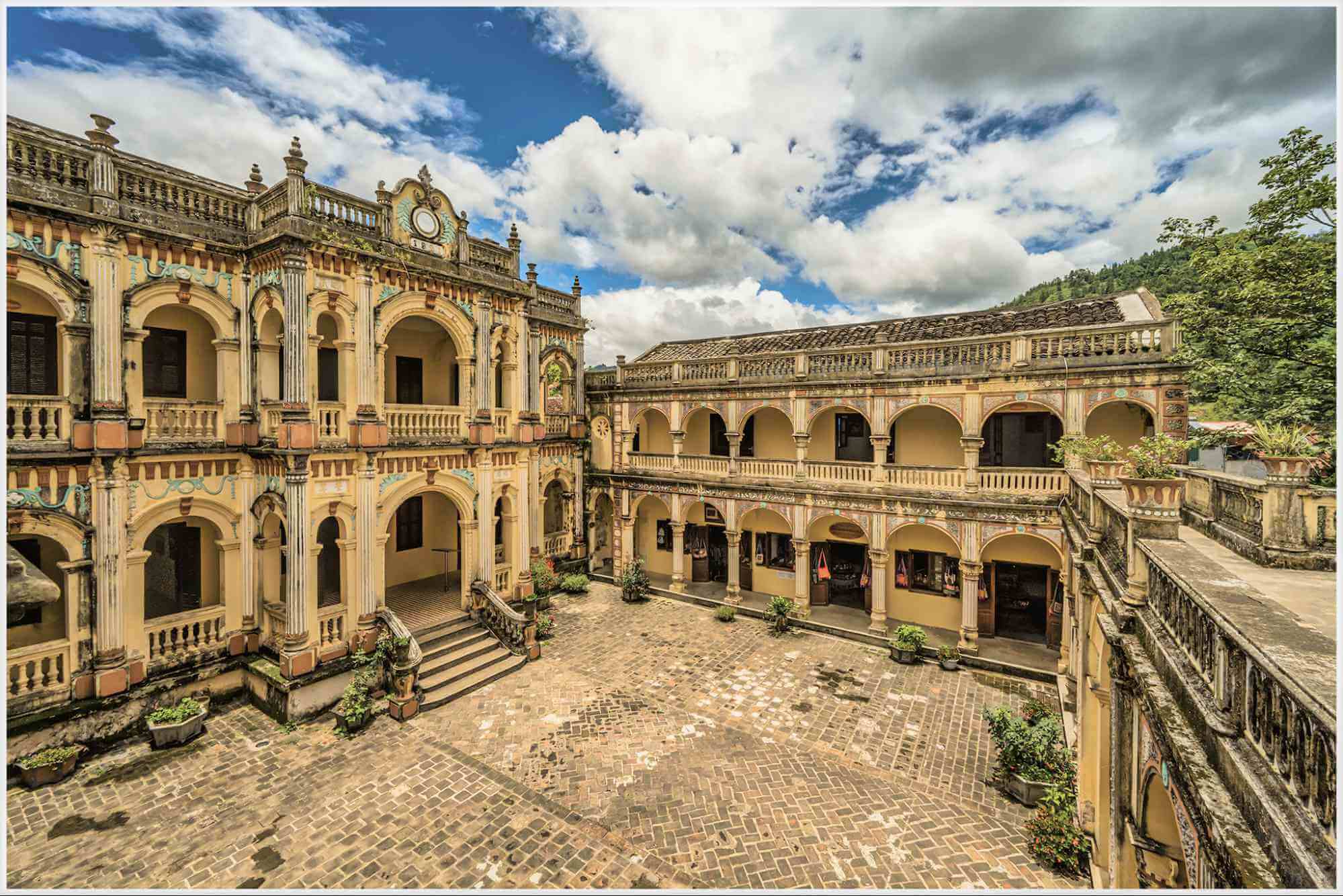 Khám Phá Kiến Trúc Độc Đáo Của Dinh Thự Hoàng A Tưởng Ở Bắc Hà