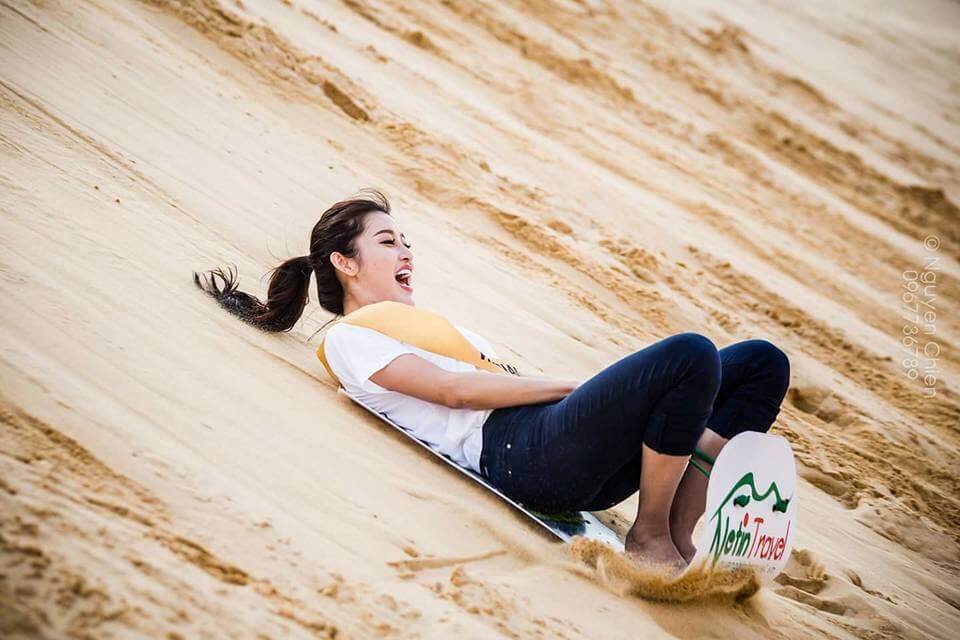 スケートボードの試合には多くの観光客が参加します