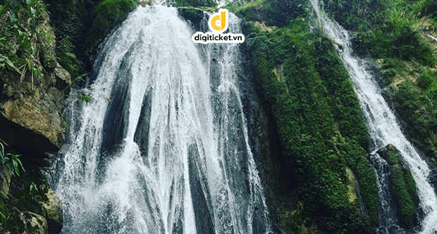 ホアビン山脈の真ん中にある白い絹の帯のようなタンティエン滝