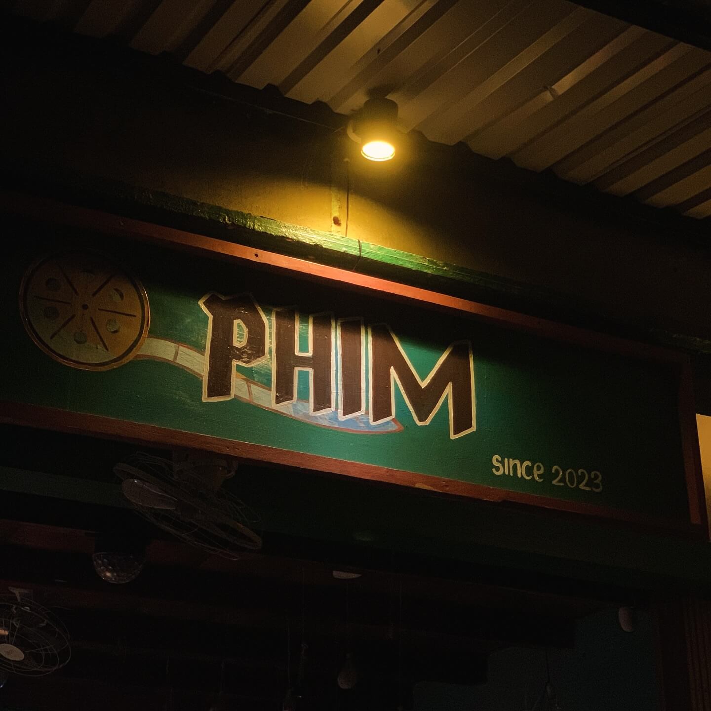 Phim Bar Quy Nhơn - Góc "chill" đậm chất điện ảnh giữa lòng thành phố biển
