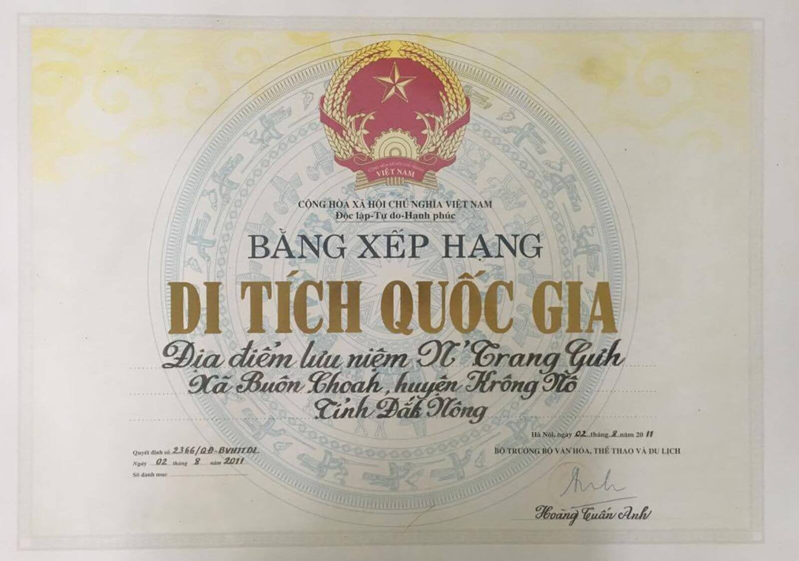 歴史的遺物ントラングー記念碑