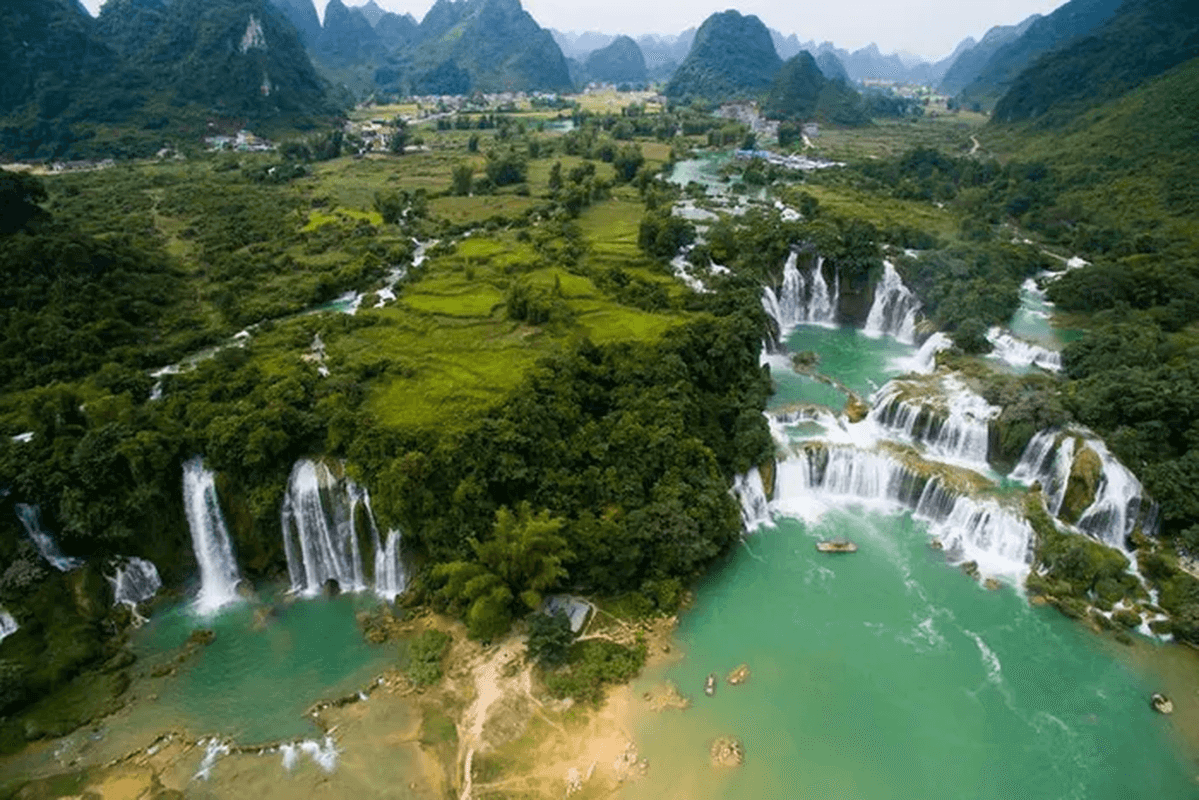 世界で最もユニークで美しい国境のランドマークであるベトナムには、