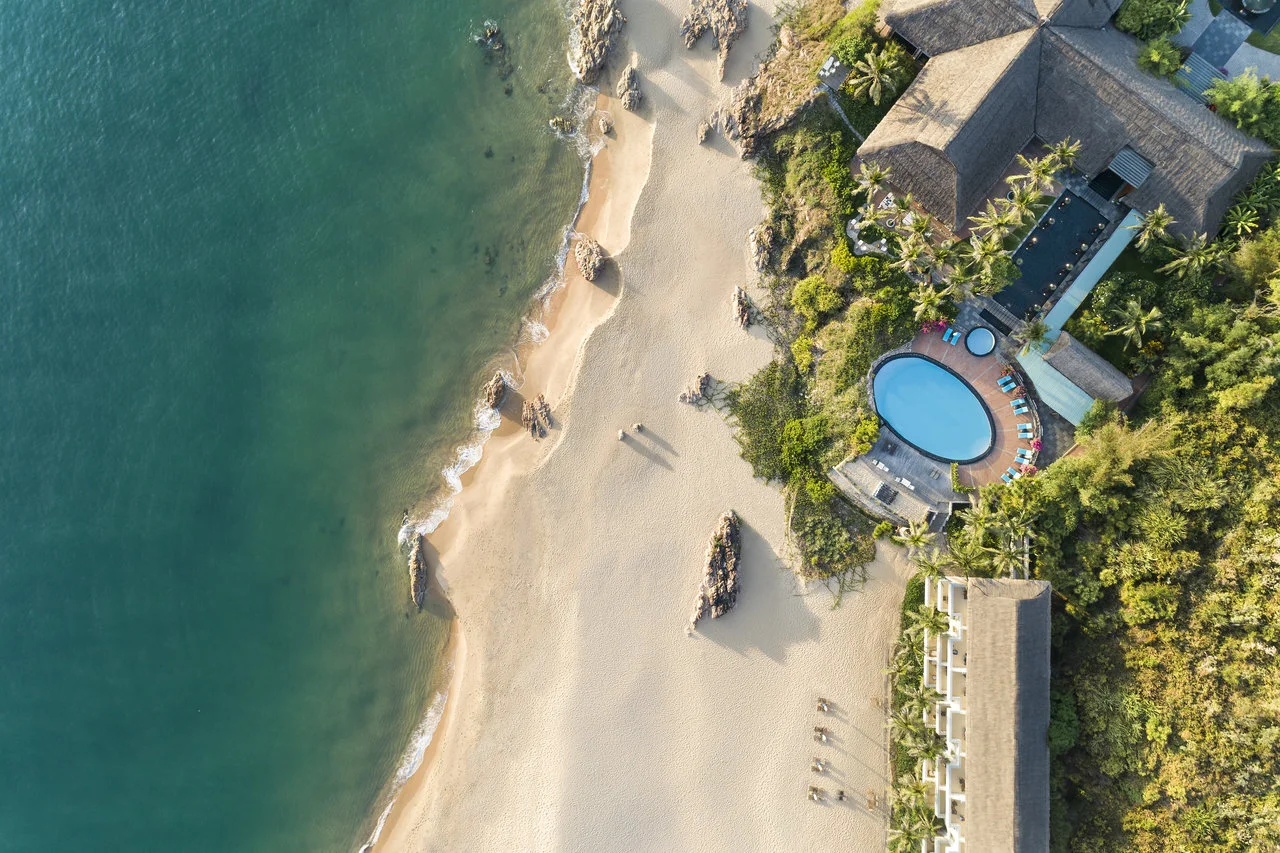 Bai Xep은 Binh Dinh의 Quy Nhon 시 근처에 위치한 작은 어촌 마을로 Business Insider에서는 아시아 암석의 보석 중 하나로 간주됩니다.