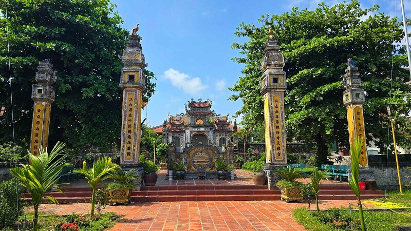 Đình làng Lý Hòa