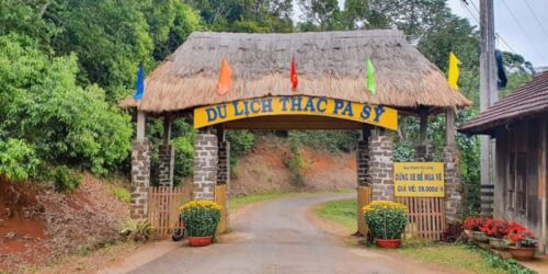 Cổng vào khu du lịch thác Pa Sỹ
