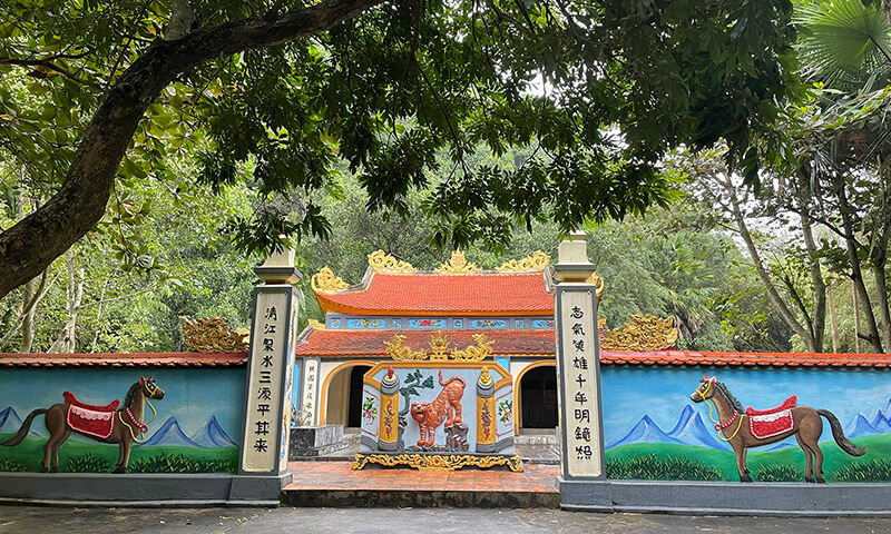 Tomb and church of Admiral Le Truc