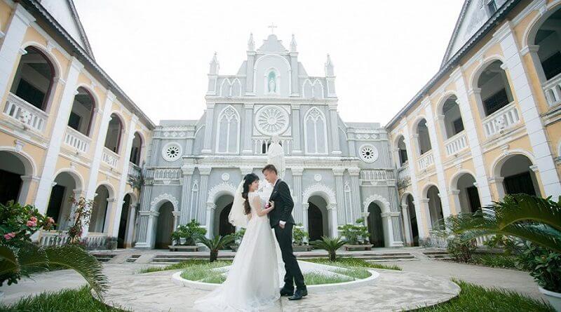 이곳은 넓은 들판과 구불구불한 강이 있어 자연의 아름다움을 그대로 물려받았다고 해서 '강마을'이라 불린다.