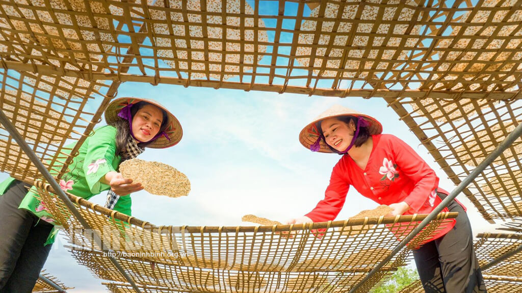 Sự Hấp Dẫn Không Thể Cưỡng Lại Từ Những Chiếc Bánh Đa Điềm Giang Tại Làng Nghề Truyền Thống