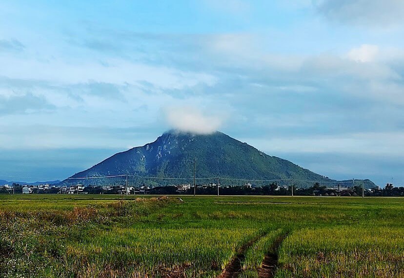 Explore the wild beauty of Chóp Chài mountain.