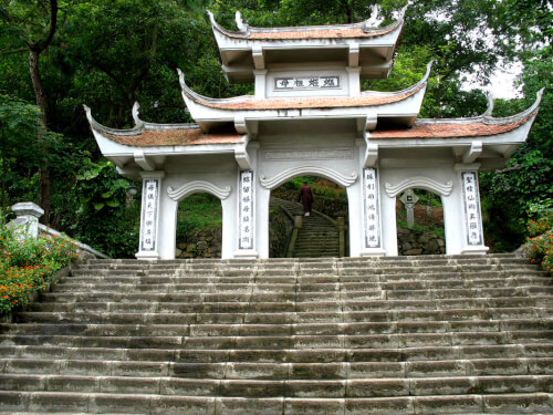 Quoc Mau Au Co 寺院の門