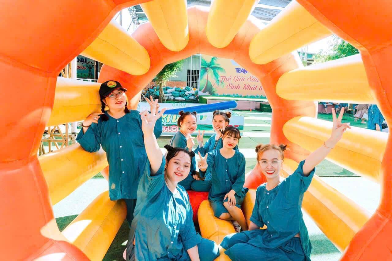 約3ヘクタールの面積を持ち、エンターテイメント、リラクゼーション、田舎料理に至るまで、さまざまなサービスを備えた総合観光モデルに従って設計されています。