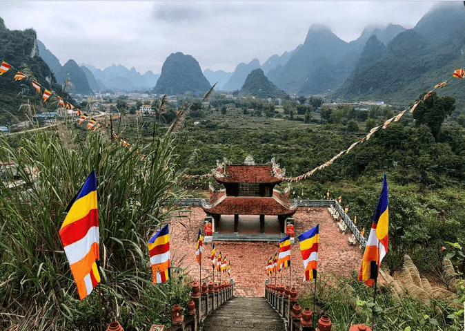 チュックラムファティクパゴダは新しく建てられたものですが、魅力的な精神的な美しさを持っています。