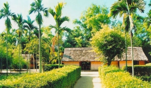 ホーおじさんの故郷のセン村の美しさを発見