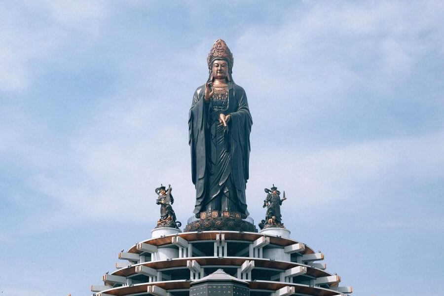 Hành Trình Săn Mây Trên Đỉnh Núi Bà Đen Linh Thiêng