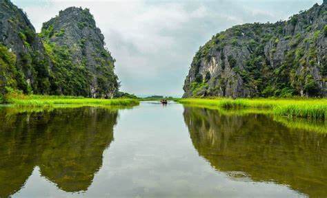 Day 1 (November 22): CAM RANH-INCHEON (Sleep on the plane)