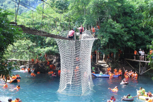 Trò chơi ở khu du lịch suối nước Mooc - Bố Trạch