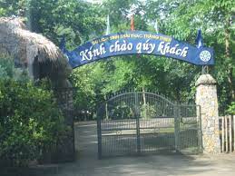 タンティエン滝遺跡への門