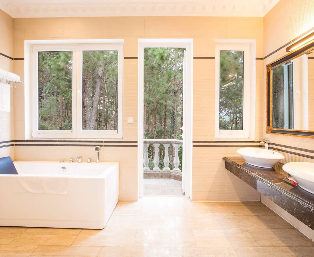 Phòng sang trọng hướng vườn