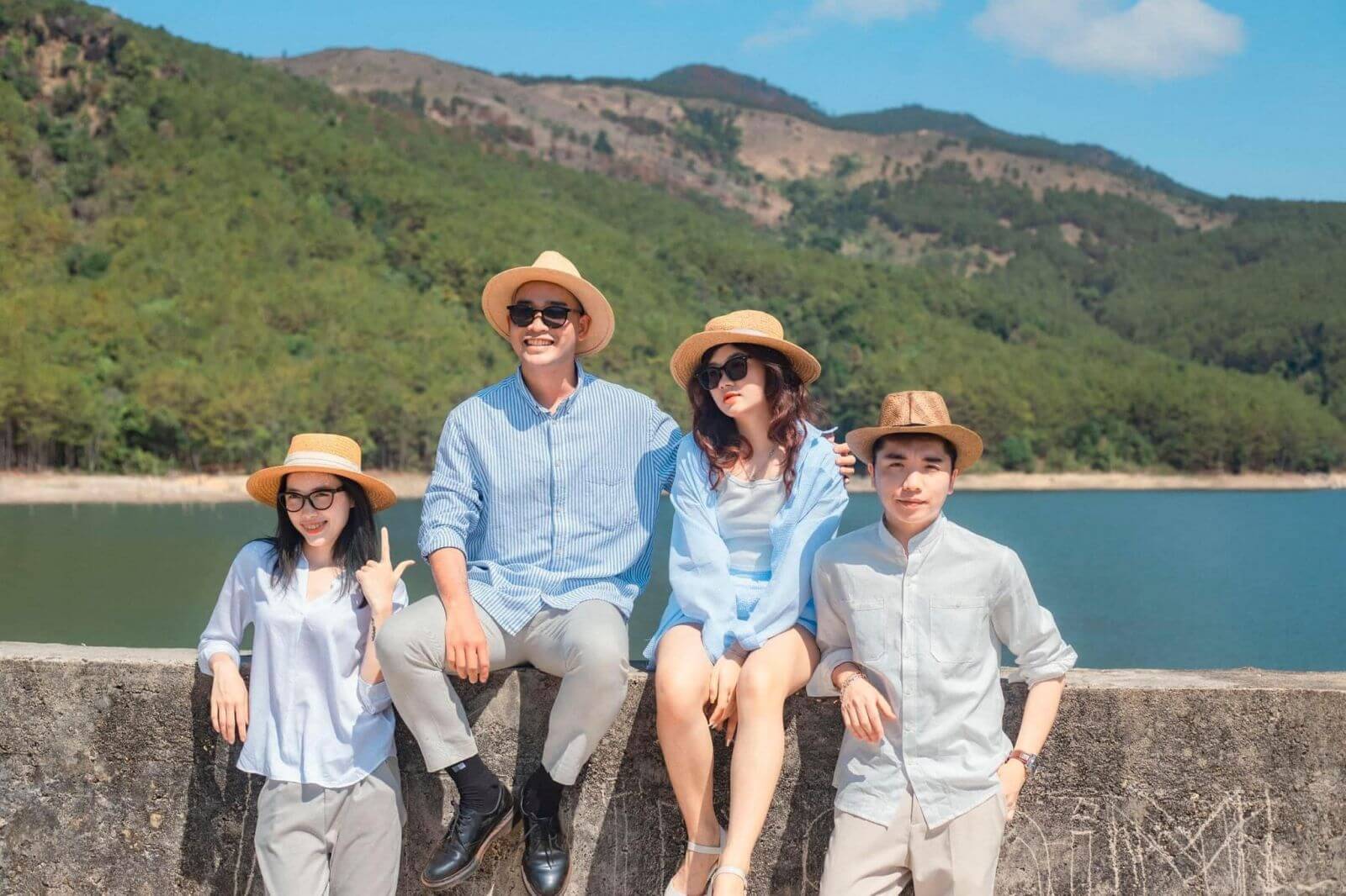 먼 유럽 땅에서 길을 잃을 필요 없이 탄손댐에서 시적이고 낭만적인 사진을 간직할 수 있습니다.